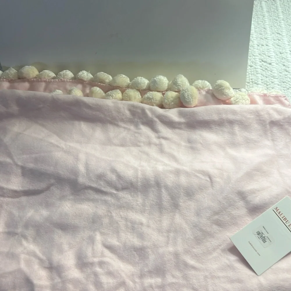 Malibu Luxxe pom pom throw Size 50